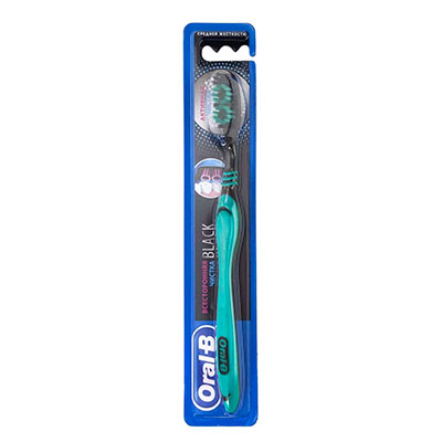 Зубная щетка Oral-B Black Активная чистка 40 средняя 390₽