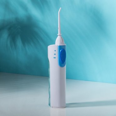 Ирригатор Luazon LIR-04 портативный 120 мл 2 режима 3 насадки от батареек 1134₽