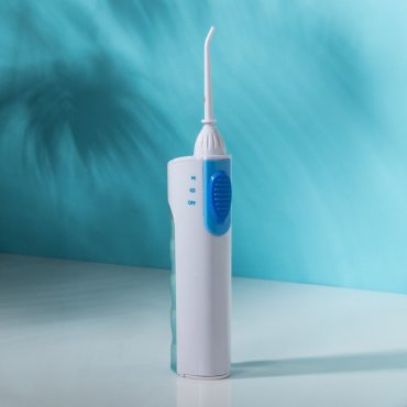 Ирригатор LuazON LIR-04 портативный 120 мл 2 режима 3 насадки от батареек 799₽