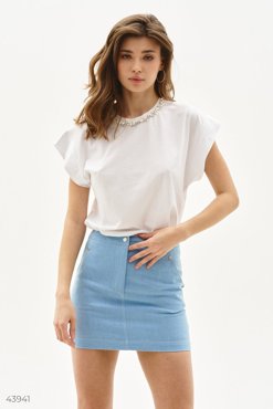 Белая футболка с камнями 2451₽