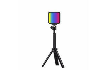 Светодиодный RGB осветитель на аккумуляторе на универсальной настольной треноге 1527₽