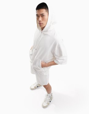 Мягкий белый спортивный костюм ASOS DESIGN объемная худи с короткими рукавами и узкие шорты 4190₽