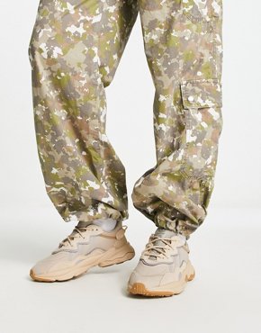 Бежевые кроссовки adidas Originals Ozweego 8390₽