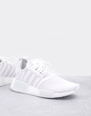 Трехбелые кроссовки adidas Originals NMD_R1 - БЕЛЫЕ 19690₽