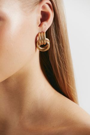 Объемные серьги из фактурного металла